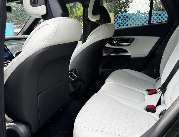 FOREIGN USED 2023 MERCEDES BENZ GLC300 SUV FOR SALE IN ABUJA
