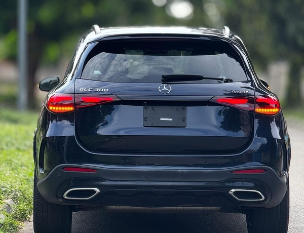 FOREIGN USED 2023 MERCEDES BENZ GLC300 SUV FOR SALE IN ABUJA