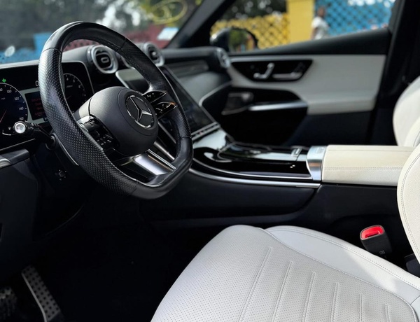 FOREIGN USED 2023 MERCEDES BENZ GLC300 SUV FOR SALE IN ABUJA