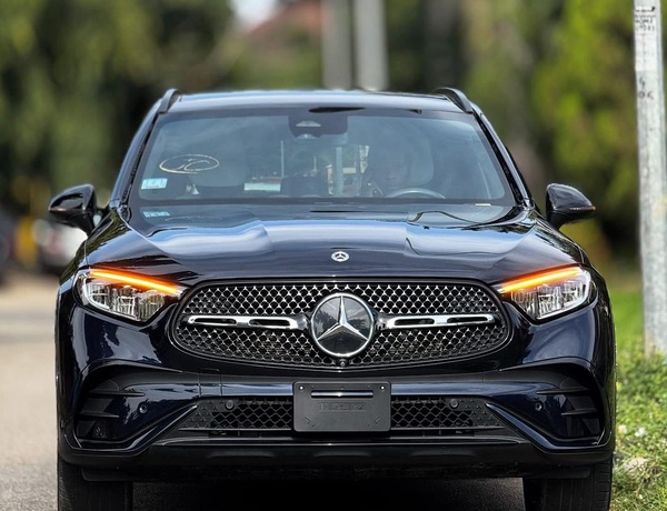 FOREIGN USED 2023 MERCEDES BENZ GLC300 SUV FOR SALE IN ABUJA