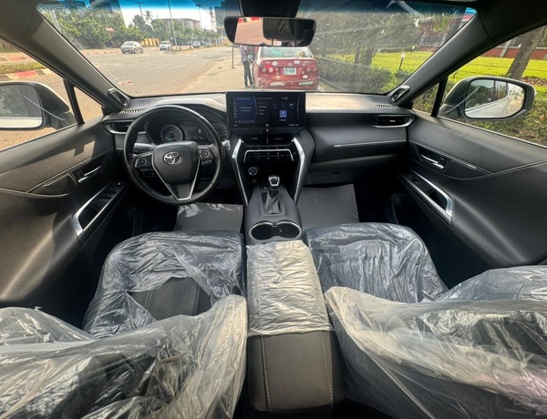Foreign Used 2023 Toyota Venza XLE Hybrid for Sale In Lagos