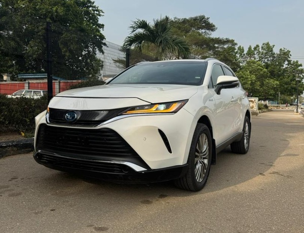 Foreign Used 2023 Toyota Venza XLE Hybrid for Sale In Lagos