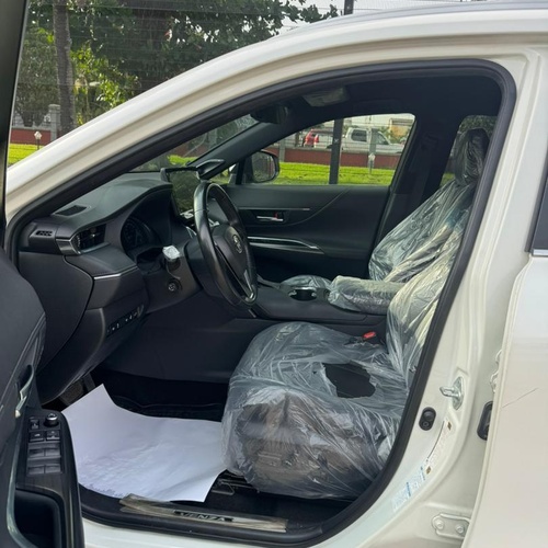 Foreign Used 2023 Toyota Venza XLE Hybrid for Sale In Lagos