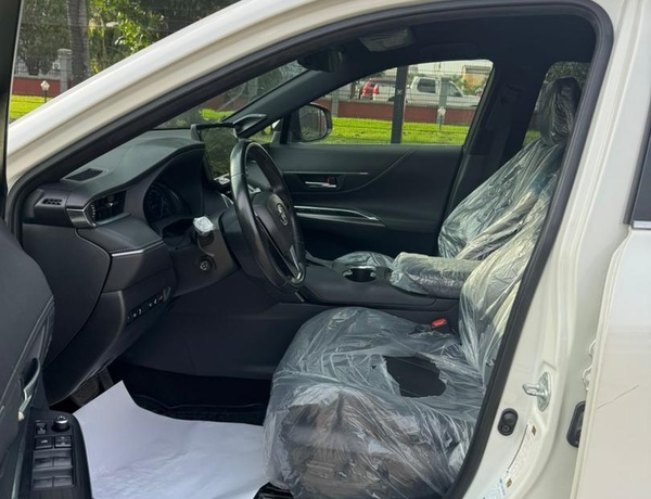 Foreign Used 2023 Toyota Venza XLE Hybrid for Sale In Lagos