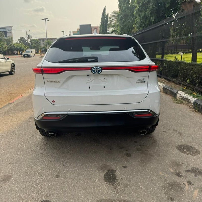 Foreign Used 2023 Toyota Venza XLE Hybrid for Sale In Lagos image