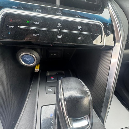 Foreign Used 2023 Toyota Venza XLE Hybrid for Sale In Lagos