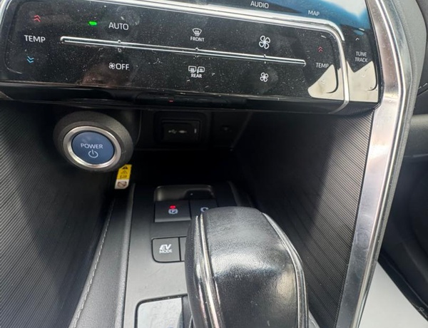 Foreign Used 2023 Toyota Venza XLE Hybrid for Sale In Lagos
