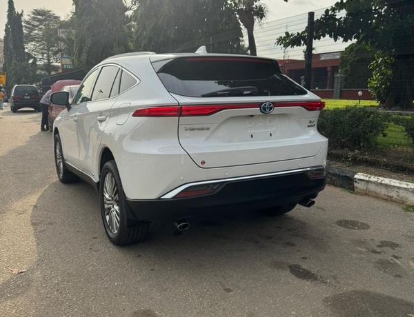 Foreign Used 2023 Toyota Venza XLE Hybrid for Sale In Lagos
