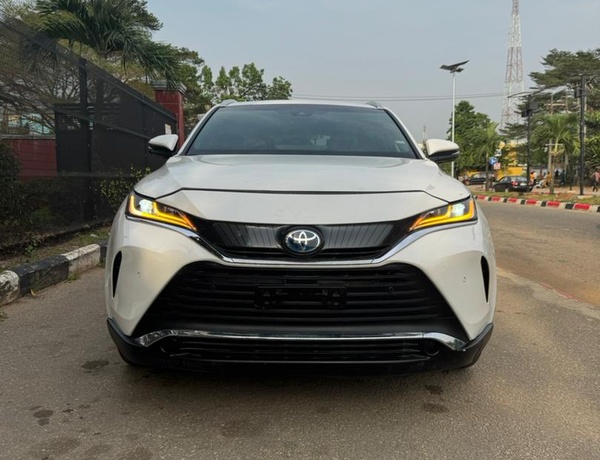 Foreign Used 2023 Toyota Venza XLE Hybrid for Sale In Lagos
