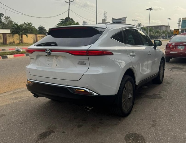 Foreign Used 2023 Toyota Venza XLE Hybrid for Sale In Lagos