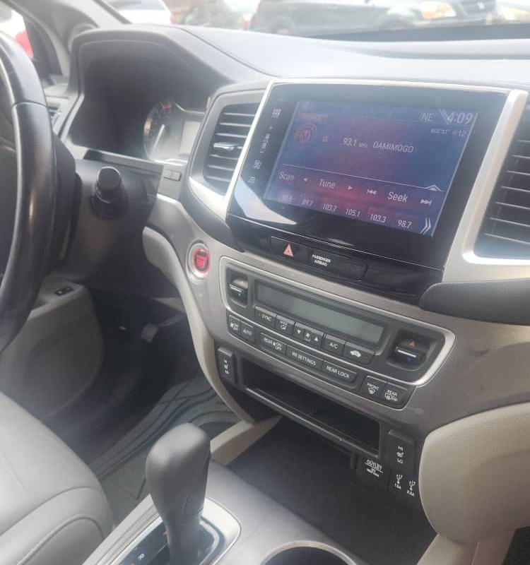 Foreign Used Honda Pilot 2016  for Sale In Ogba oikeja Lagos State image