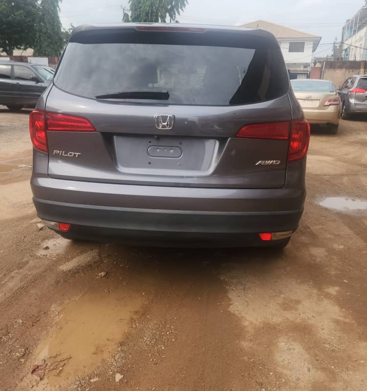 Foreign Used Honda Pilot 2016  for Sale In Ogba oikeja Lagos State image