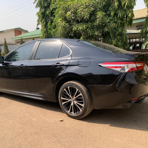 FOREIGN USED TOYOTA CAMRY 2018 SPORT SE MODEL.