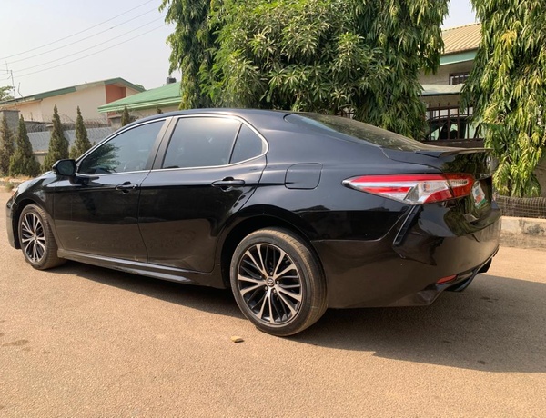FOREIGN USED TOYOTA CAMRY 2018 SPORT SE MODEL.