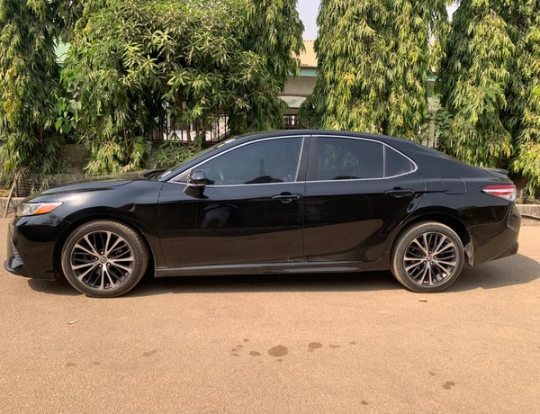FOREIGN USED TOYOTA CAMRY 2018 SPORT SE MODEL.