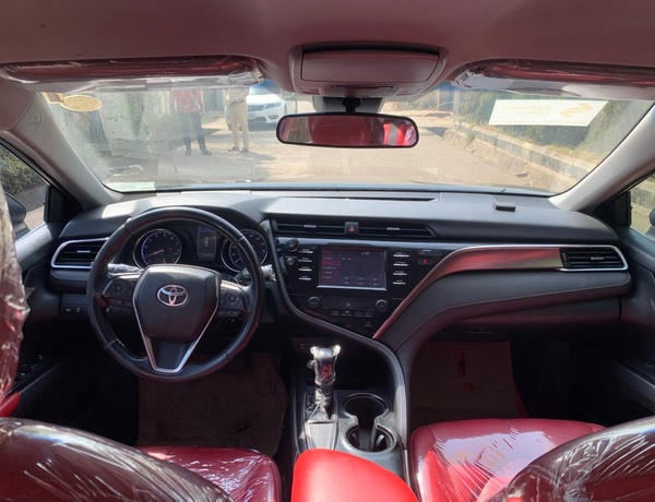 FOREIGN USED TOYOTA CAMRY 2018 SPORT SE MODEL.