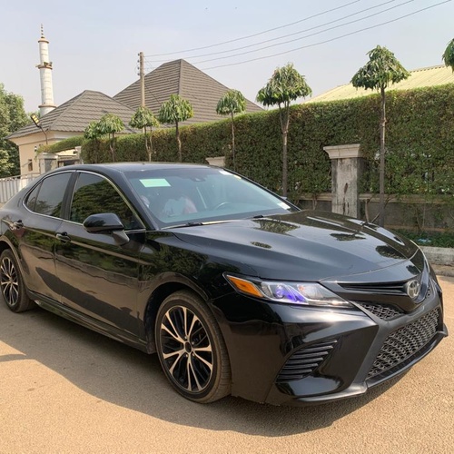 FOREIGN USED TOYOTA CAMRY 2018 SPORT SE MODEL.