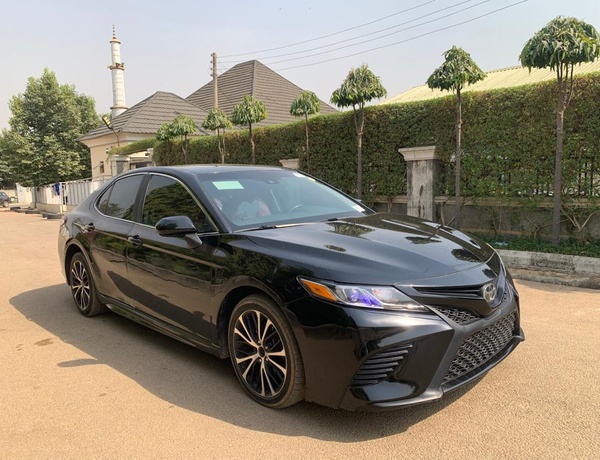 FOREIGN USED TOYOTA CAMRY 2018 SPORT SE MODEL.