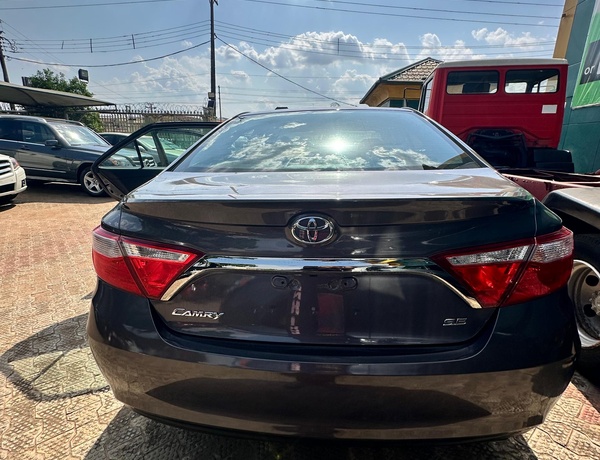 Foreign Used Toyota Camry SE 2016 for Sale In Edo