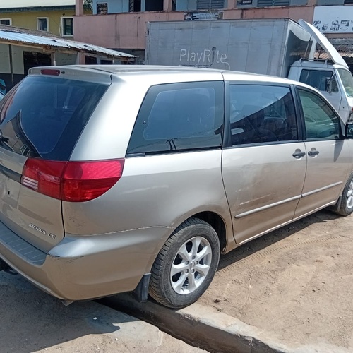 Foreign Used Toyota Sienna 2004 for Sale In Lagos