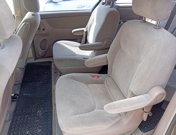 Foreign Used Toyota Sienna 2004 for Sale In Lagos