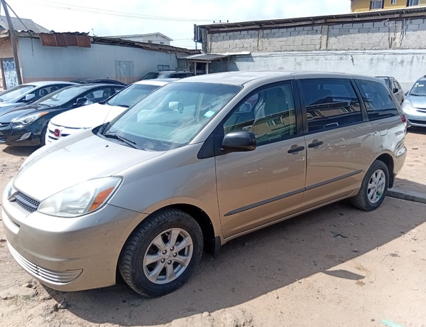 Foreign Used Toyota Sienna 2004 for Sale In Lagos