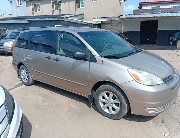 Foreign Used Toyota Sienna 2004 for Sale In Lagos