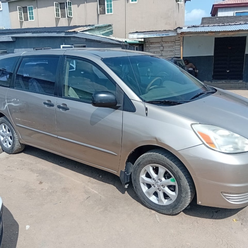 Foreign Used Toyota Sienna 2004 for Sale In Lagos image