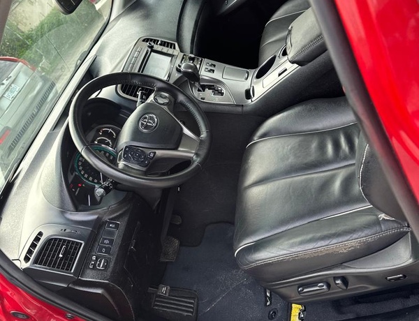 Foreign Used Toyota Venza  2015 Model for Sale In Lagos