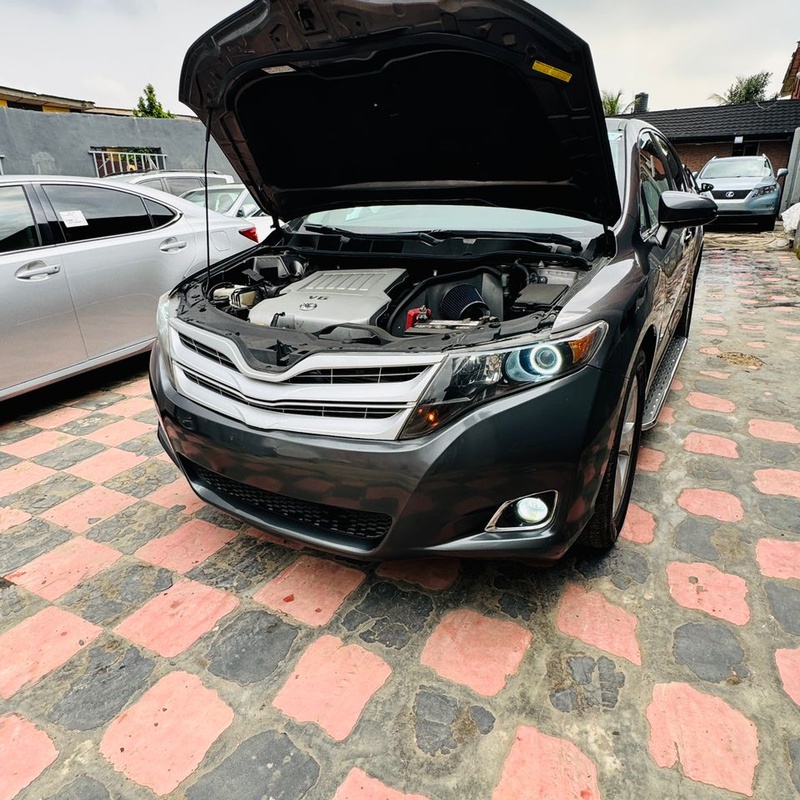 Foreign Used Toyota Venza LE 2013 for Sale In Lagos image