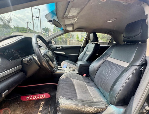 GOOD DEAL  2013 TOYOTA CAMRY SE (KEYLESS) FOR SALE IN ABUJA