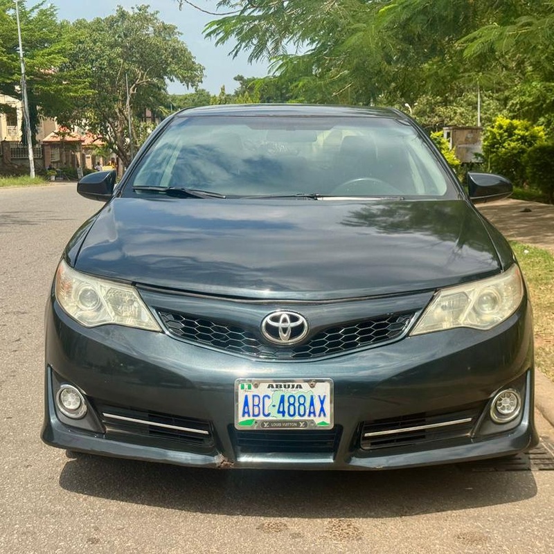 GOOD DEAL  2013 TOYOTA CAMRY SE (KEYLESS) FOR SALE IN ABUJA image