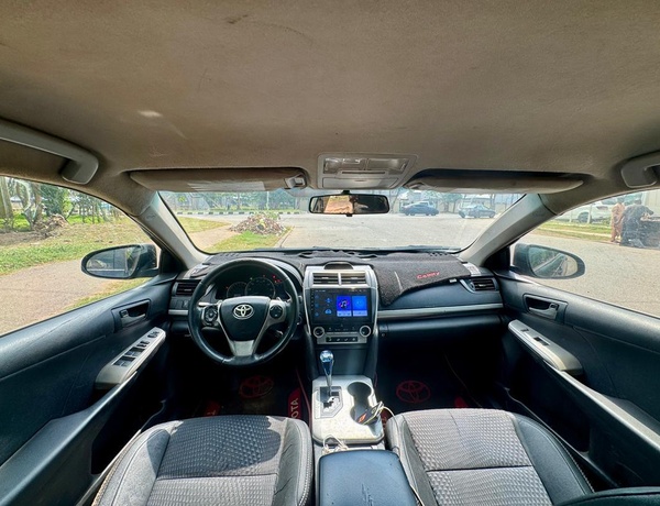 GOOD DEAL  2013 TOYOTA CAMRY SE (KEYLESS) FOR SALE IN ABUJA