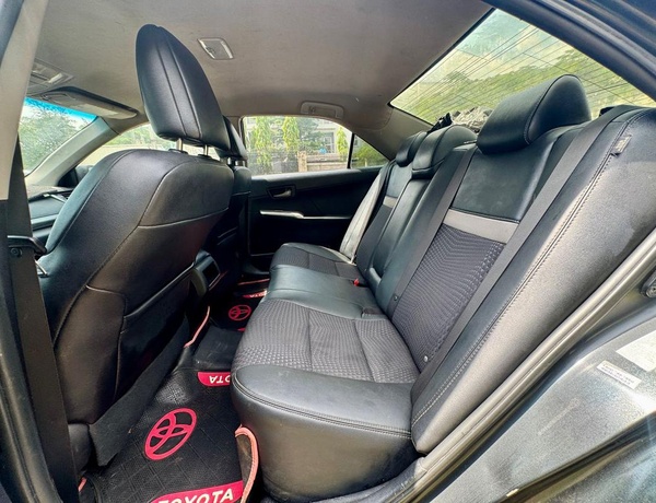 GOOD DEAL  2013 TOYOTA CAMRY SE (KEYLESS) FOR SALE IN ABUJA