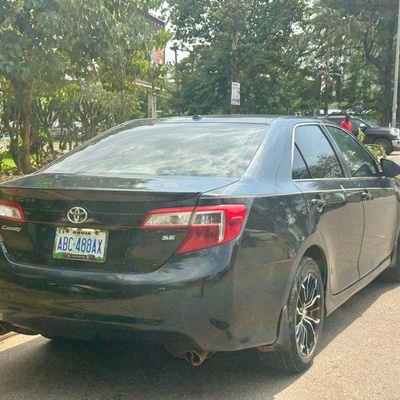 GOOD DEAL  2013 TOYOTA CAMRY SE (KEYLESS) FOR SALE IN ABUJA