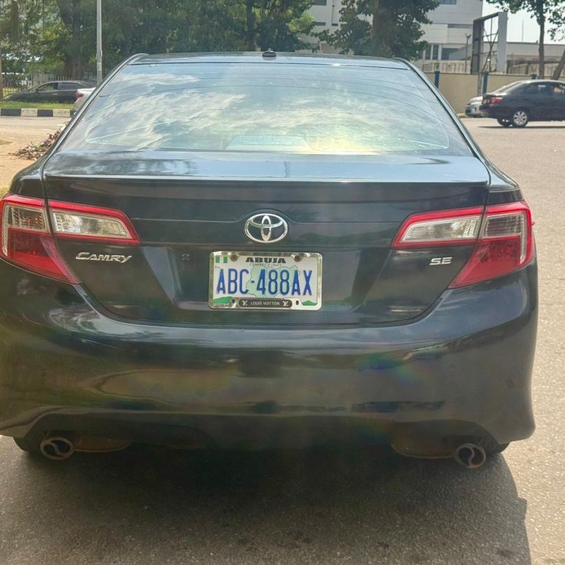 GOOD DEAL  2013 TOYOTA CAMRY SE (KEYLESS) FOR SALE IN ABUJA image
