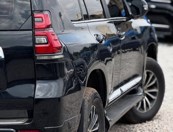 GOOD DEAL  2014 TOYOTA PRADO FOR SALE IN ABUJA