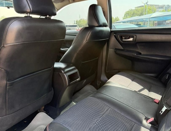 GOOD DEAL  2015 TOYOTA CAMRY SE FOR SALE IN ABUJA