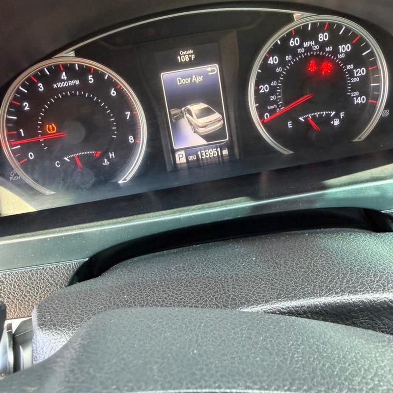 GOOD DEAL  2015 TOYOTA CAMRY SE FOR SALE IN ABUJA image