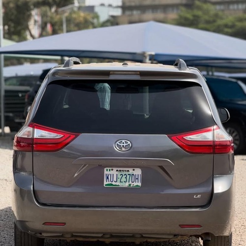 GOOD DEAL 2015 TOYOTA SIENNA (LE) FOR SALE ABUJA