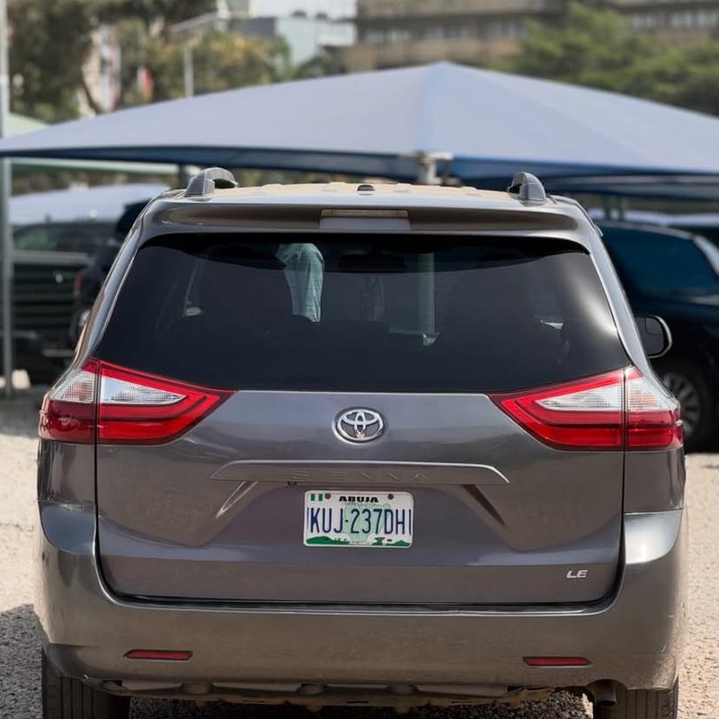 GOOD DEAL 2015 TOYOTA SIENNA (LE) FOR SALE ABUJA image