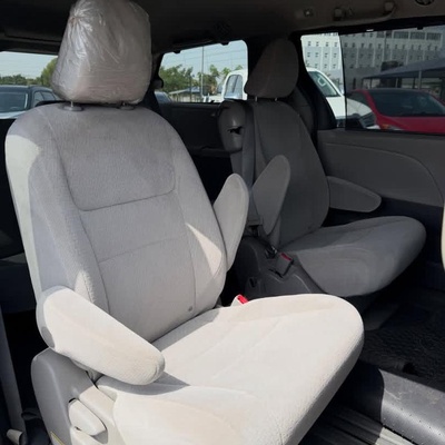 GOOD DEAL 2015 TOYOTA SIENNA (LE) FOR SALE ABUJA