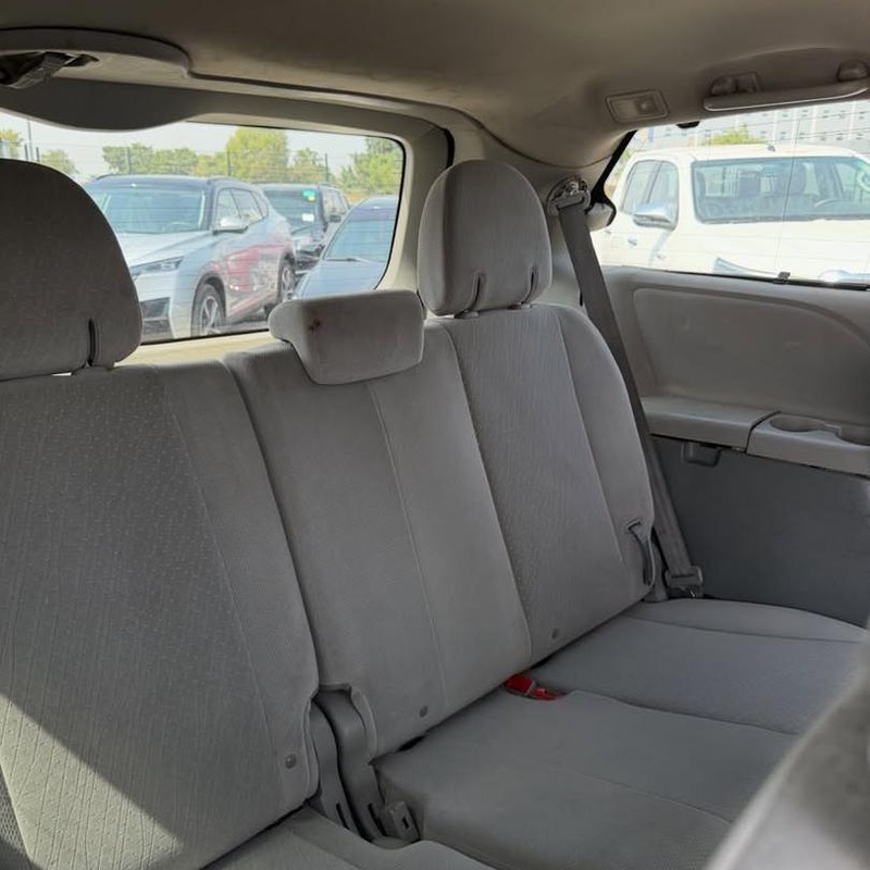 GOOD DEAL 2015 TOYOTA SIENNA (LE) FOR SALE ABUJA image
