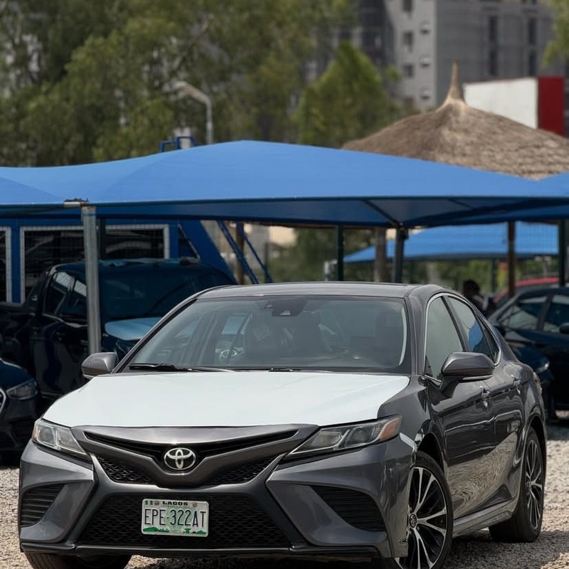 GOOD DEAL   2019 TOYOTA CAMRY SE FOR SALE IN ABUJA image