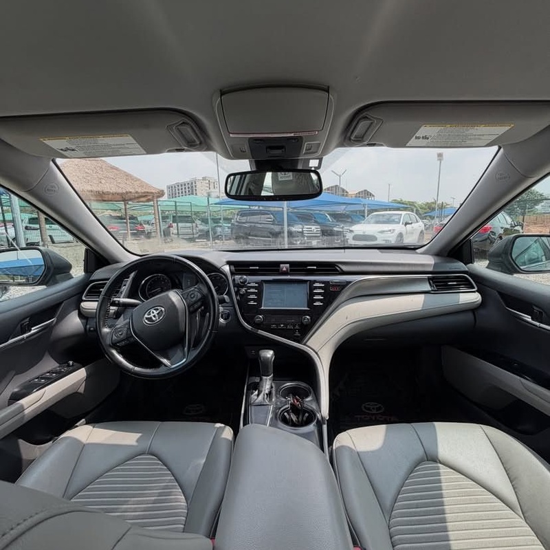 GOOD DEAL   2019 TOYOTA CAMRY SE FOR SALE IN ABUJA image