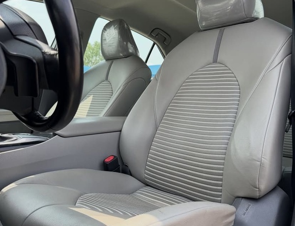 GOOD DEAL   2019 TOYOTA CAMRY SE FOR SALE IN ABUJA