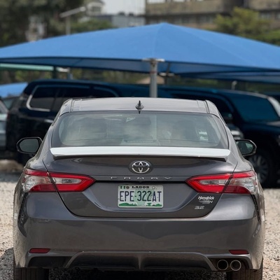 GOOD DEAL   2019 TOYOTA CAMRY SE FOR SALE IN ABUJA