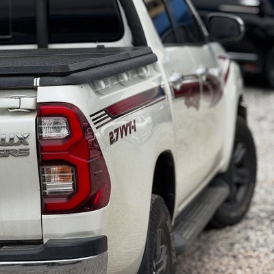 GOOD DEAL ( BRAND NEW)  2021 TOYOTA HILUX  FOR SALE IN LAGOS