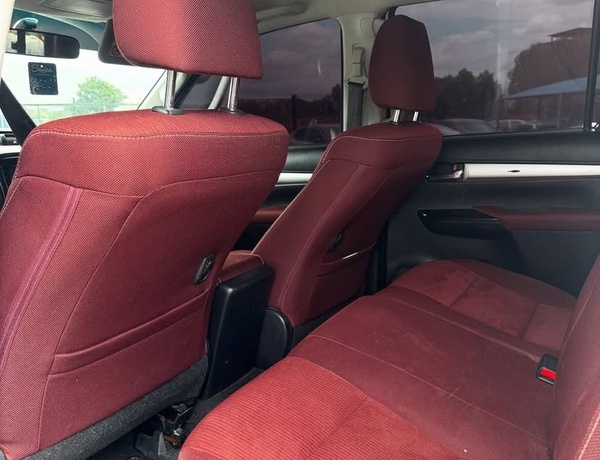 GOOD DEAL ( BRAND NEW)  2021 TOYOTA HILUX  FOR SALE IN LAGOS