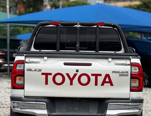 GOOD DEAL ( BRAND NEW)  2021 TOYOTA HILUX  FOR SALE IN LAGOS